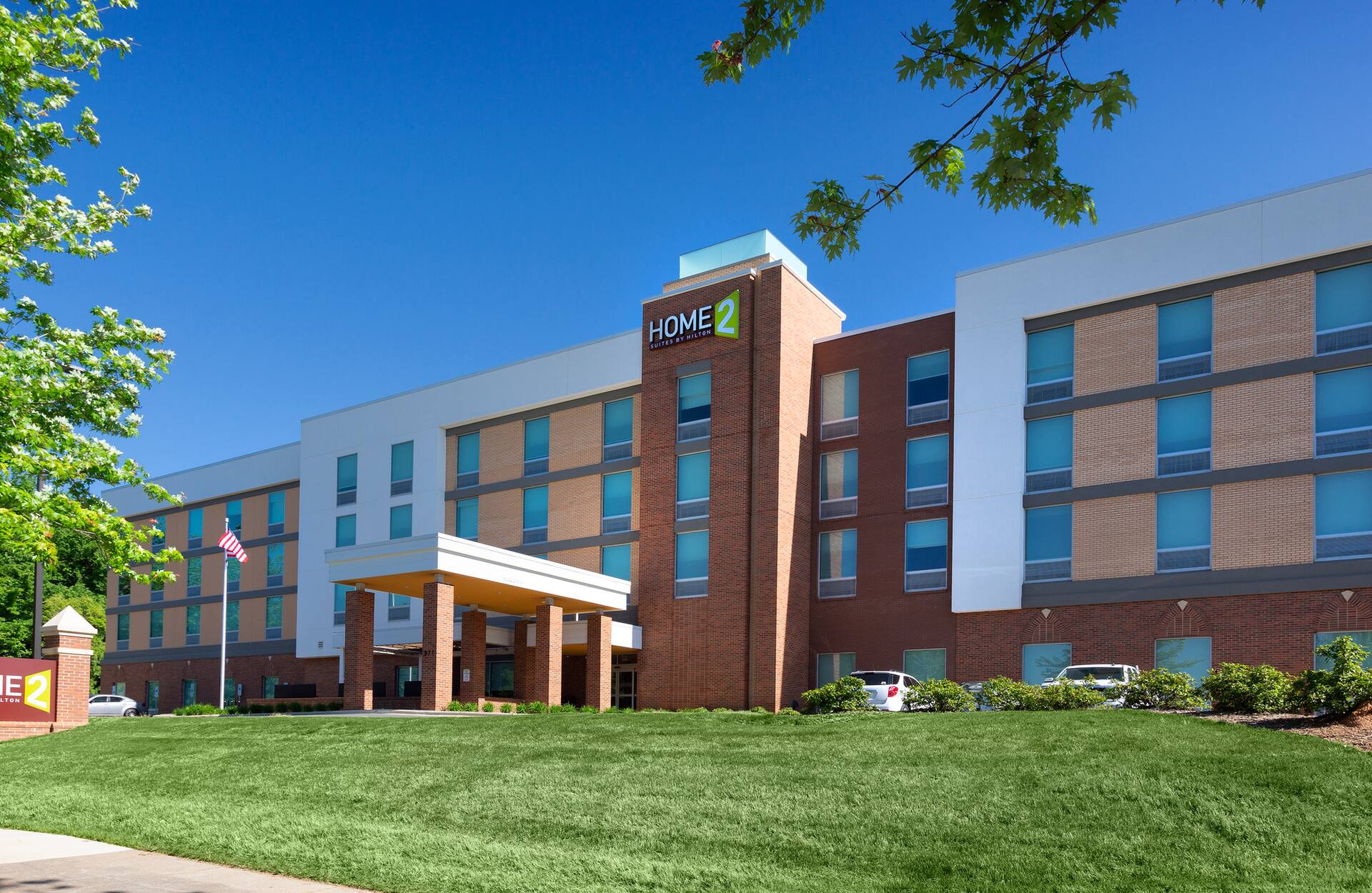 This all-suite Belmont hotel off I-85 offers a home-like stay near Belmont Abbey College and Charlotte-area attractions.