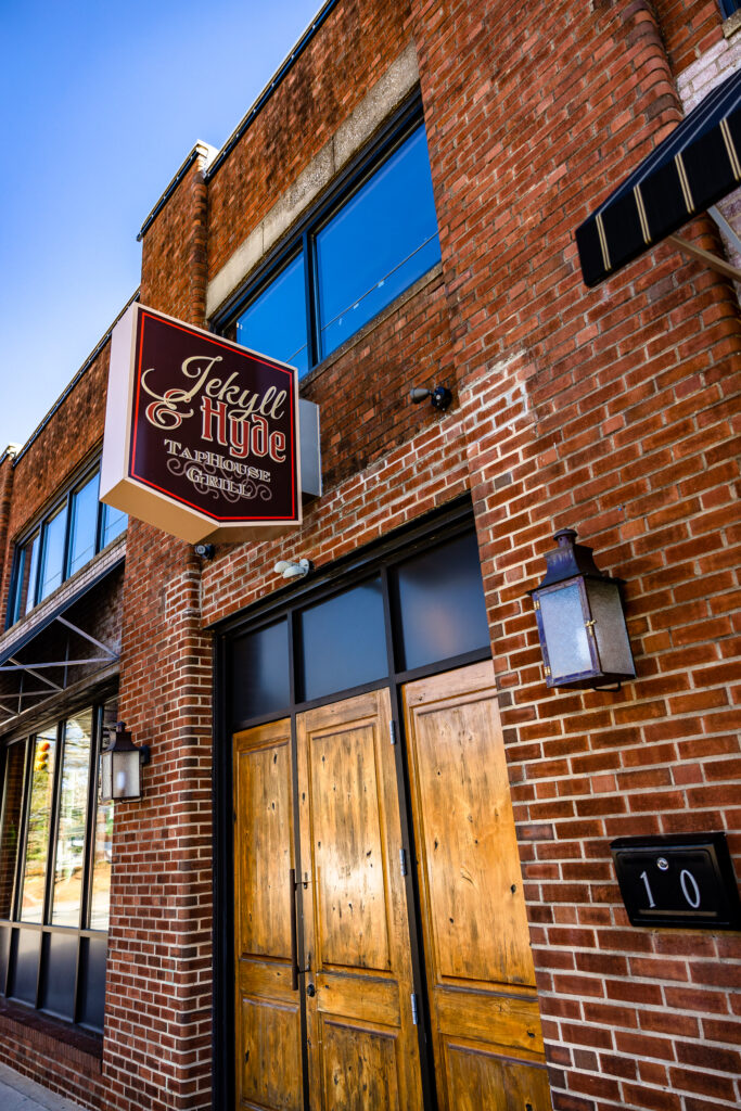 Steampunk-inspired gastropub in Belmont serving craft beers