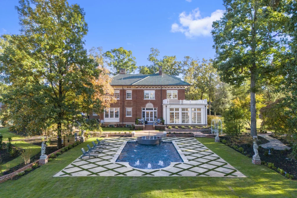 Stowe Manor Pool